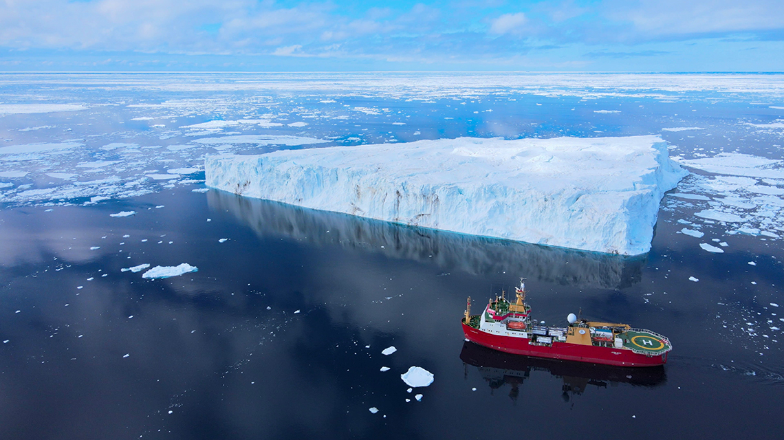 La nave rompighiaccio Laura Bassi